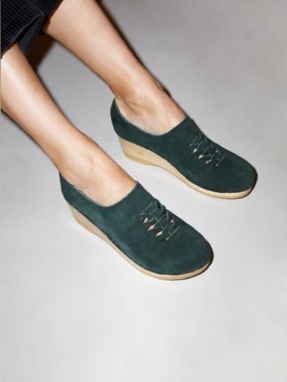 No. 6 Closed Back Clog on Mid Wedge size 10/42 in green